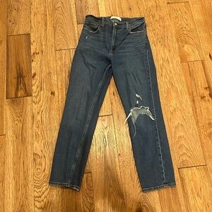 Mom Jeans
Abercrombie & Fitch
Size- 25